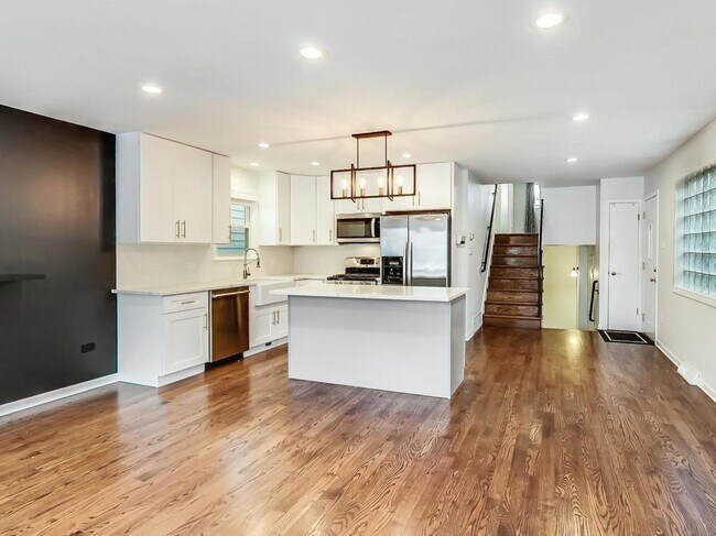 Foto del edificio - 2450 W Erie St