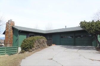 Building Photo - 920 Parkview Way