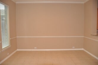 Building Photo - 3305 Knollcrest Ln