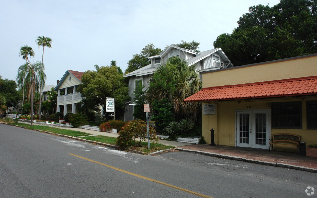 Building Photo - 211 7th Ave N