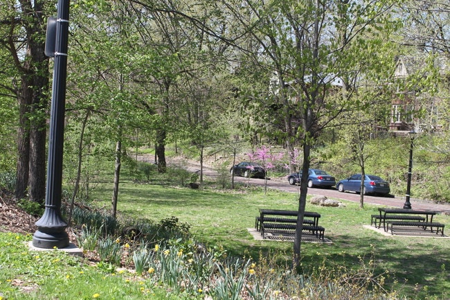 Building Photo - 2103 Iuka Ave