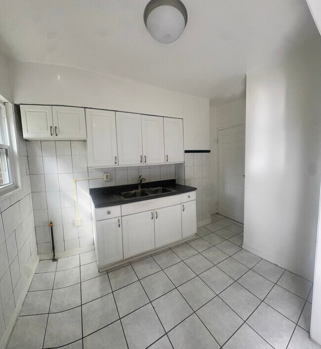 Foto del edificio - 921 N Prairie Ave