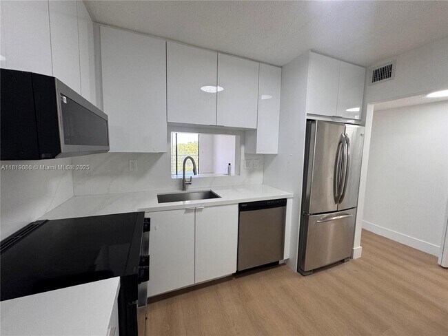 Foto del edificio - 1820 SW 81st Ave