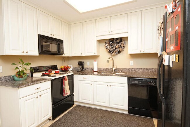 Building Photo - 254 Kidd St