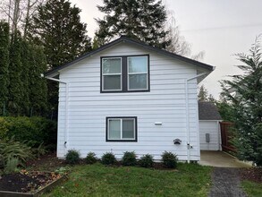 Building Photo - 4514 SW Cullen Blvd