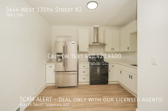 Foto del edificio - 3444 W 135th St