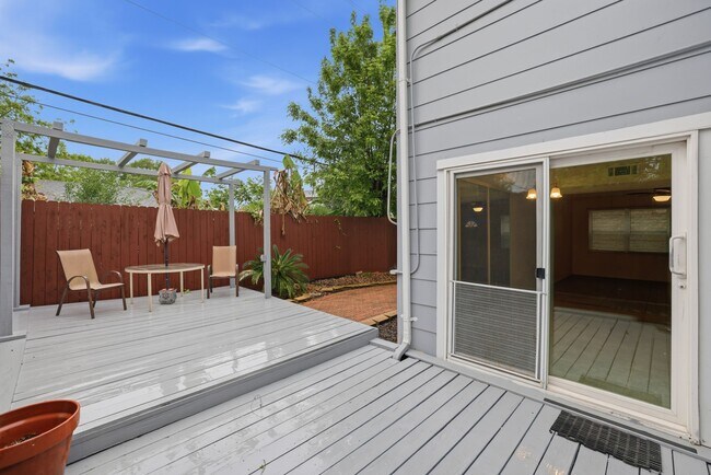 Foto del edificio - 1433 Cedar Post Ln