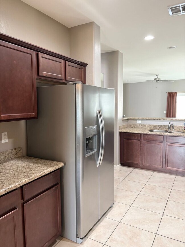 Foto del edificio - 7242 N 77th Dr