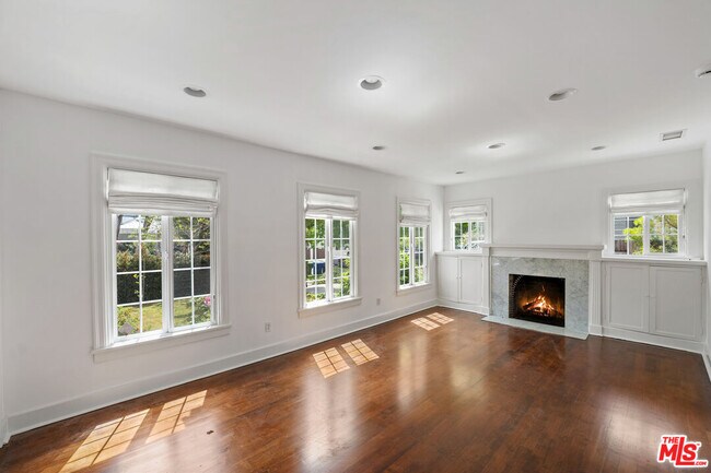 Foto del edificio - 403 N Plymouth Blvd