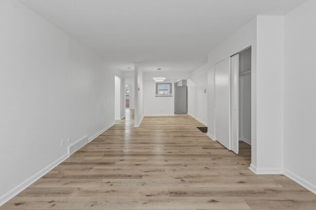 Building Photo - 4054 Stonehenge Dr