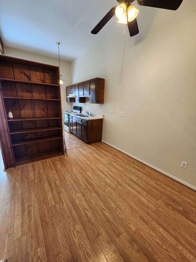 Building Photo - 47 Mansfield Crescent Way