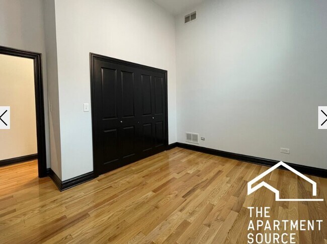 Foto del edificio - 2842 W Augusta Blvd