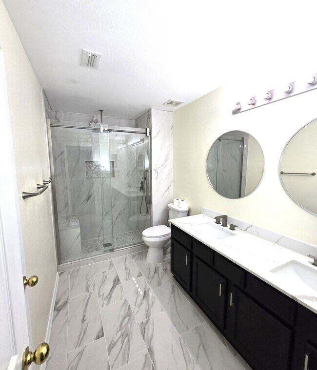 Foto del edificio - 5705 Seneca Dr