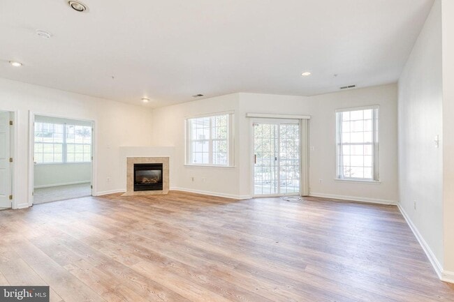 Building Photo - Spacious 2-bedroom 2 Bath condo in New Town