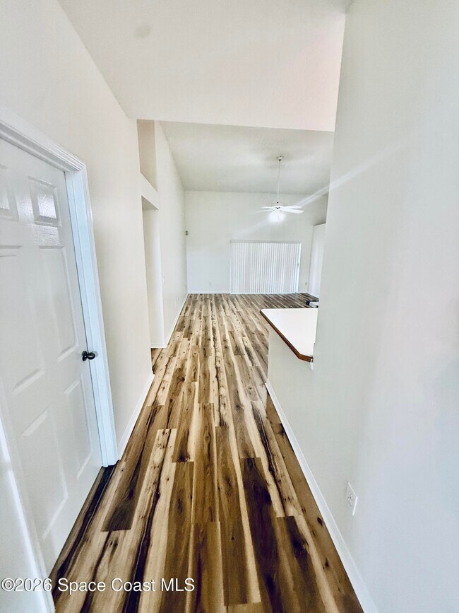 Foto del edificio - 1686 Rustic Way