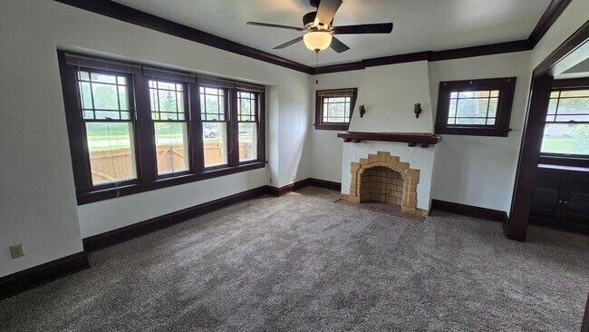 Building Photo - 1401 W Brown Deer Rd