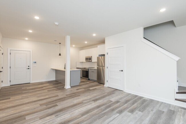 Building Photo - 913 S 51st St