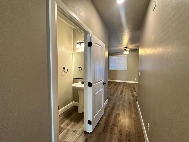 Foto del edificio - **Move-In Discount** 3 Bed 2.5 Bath -Newer...