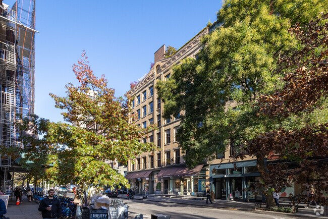 Foto del edificio - 457-461 W Broadway