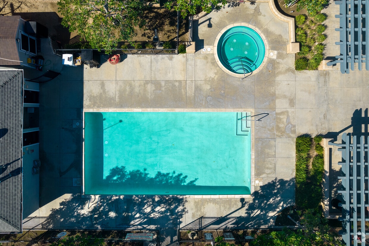 Magnolia Court Townhomes Apartments in Corona, CA Westside Rentals