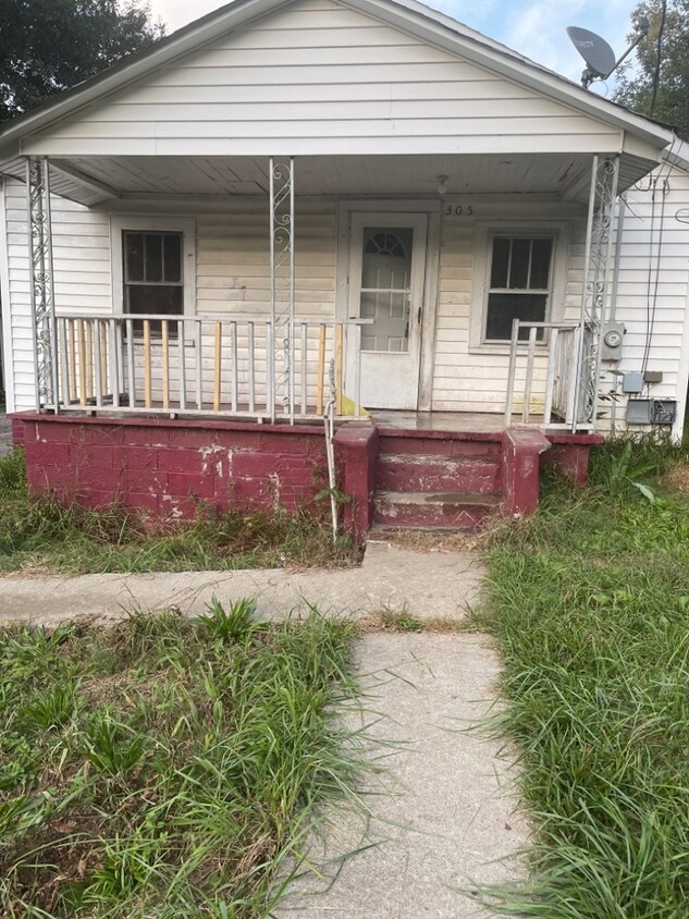 Primary Photo - 305 River St