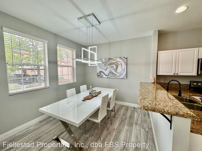 Building Photo - 2 br, 2.5 bath House - 18638 Caminito Cant...