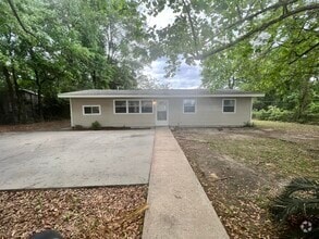 Building Photo - 3611 S Lakewood Dr