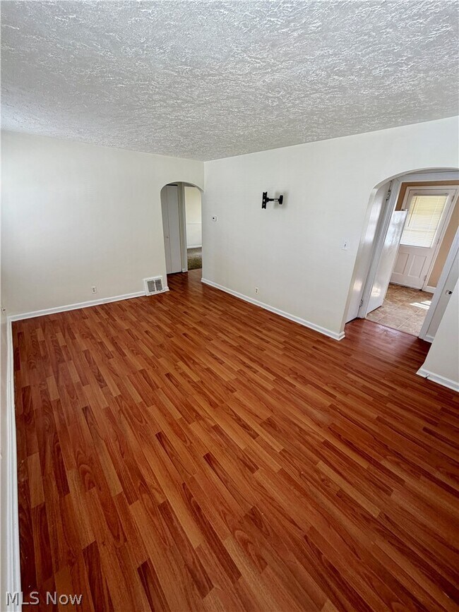 Foto del edificio - 26 Meadowbrook Ave