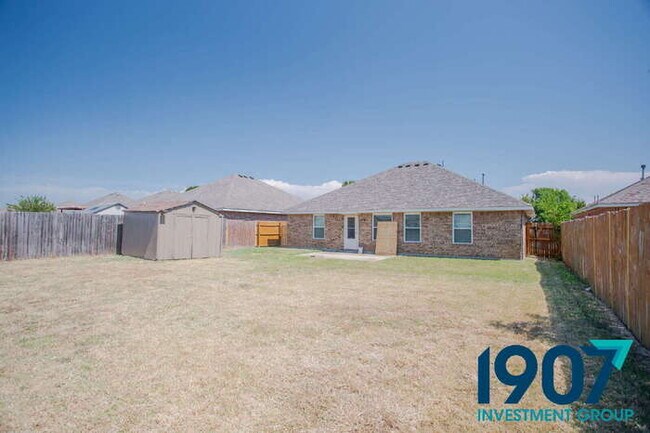 Foto del edificio - Sacious 4-Bedroom Home with Open Layout!