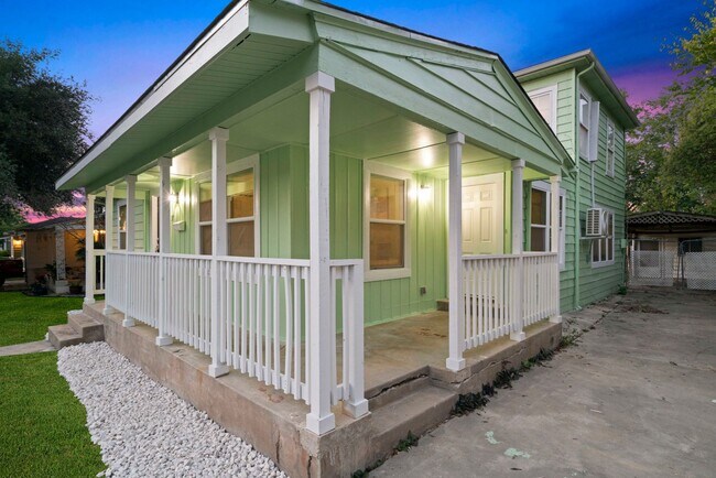 Building Photo - 333 Haggin St