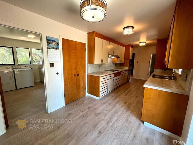 Building Photo - 24 Hall Dr