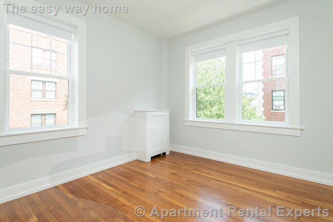 Building Photo - 16 Forest St