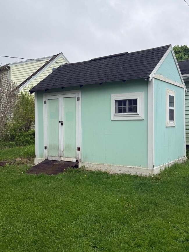 Building Photo - Fully Remodeled 3 bedroom House