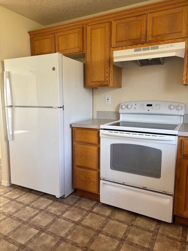 Foto del edificio - $500.00  OFF  1ST  FULL  MONTH'S  RENT   F...