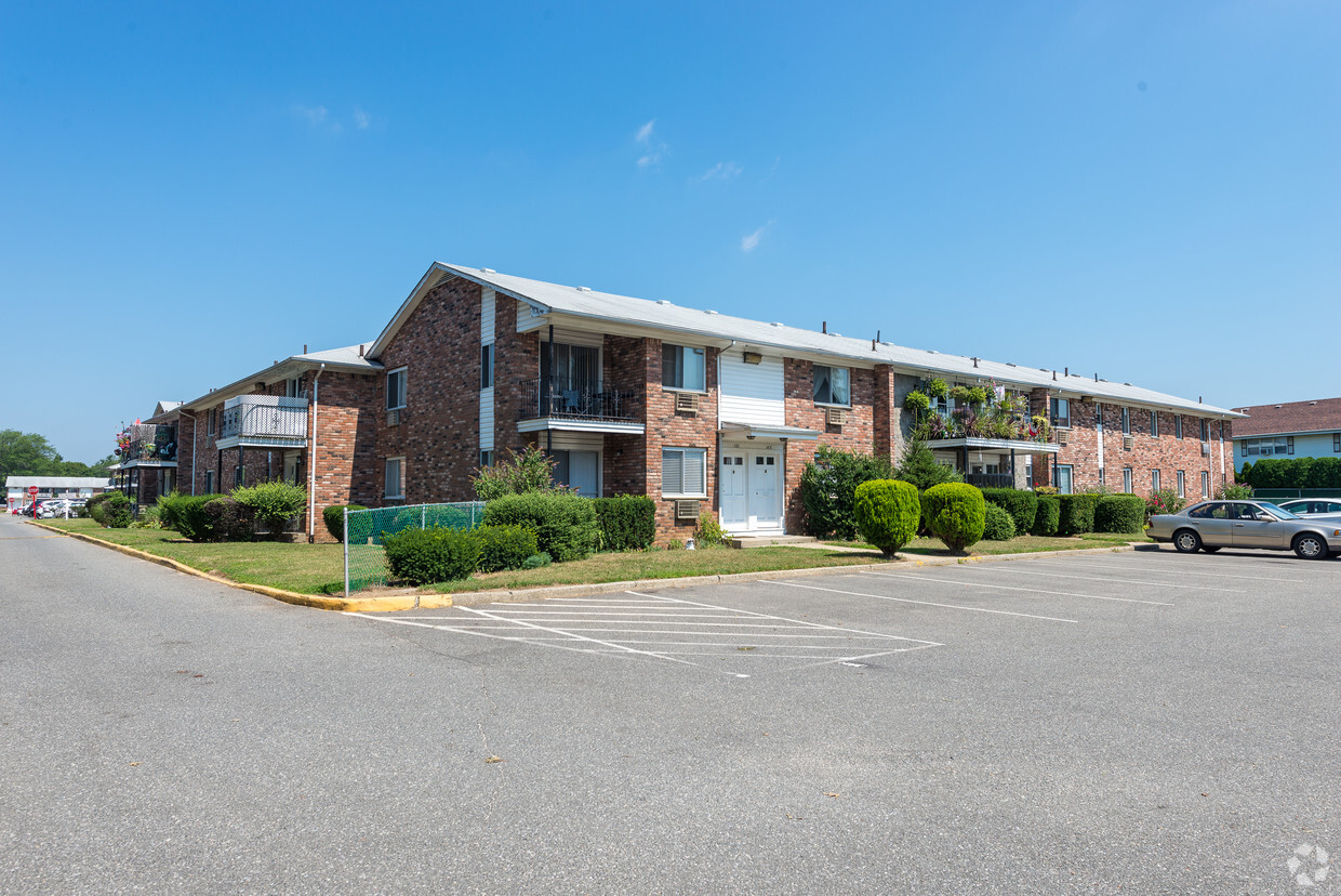 Building Photo - Covert Ave Apartments