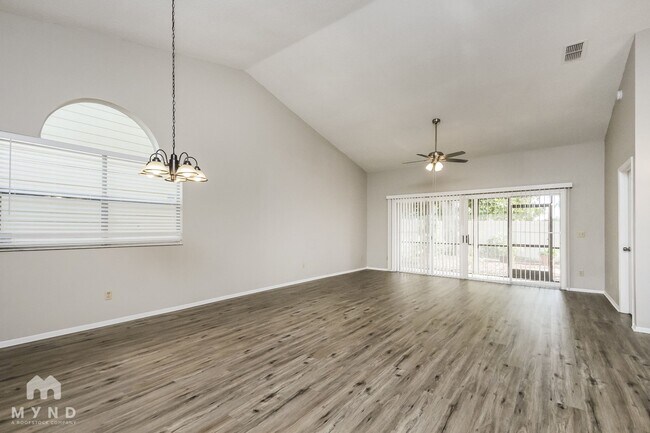 Foto del edificio - 2800 Falling Tree Cir