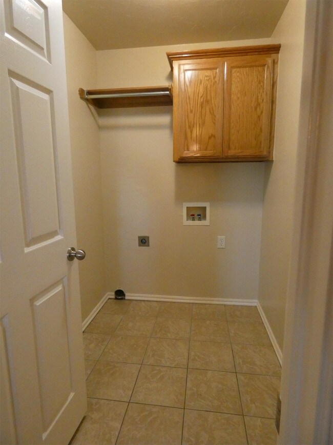 Building Photo - 4220 Manhattan Dr