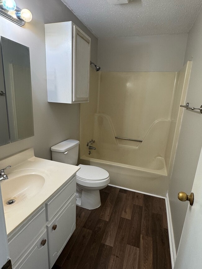 Foto del edificio - 105 Dorman Ave