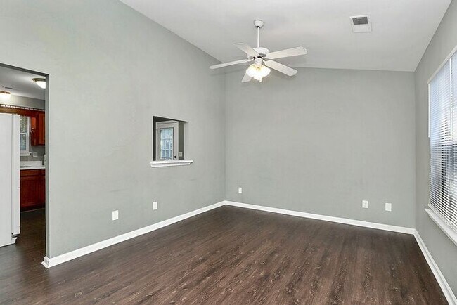 Foto del edificio - Charming 2BD/1BA Ranch Home in Melynda Woods
