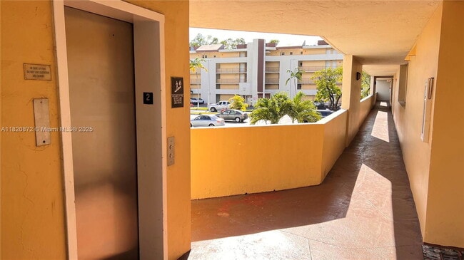 Building Photo - 8850 Fontainebleau Blvd