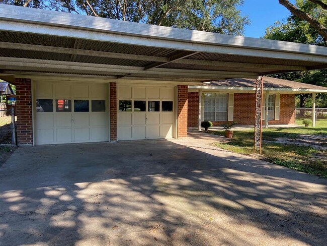 Foto del edificio - 16202 Lee Way Dr