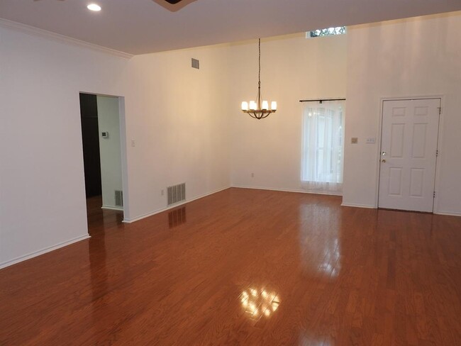 Building Photo - 11207 Crossland Dr