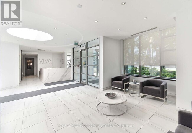 Photo du bâtiment - 3830-3830 Bathurst St