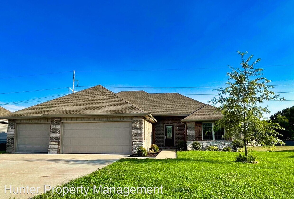 5638 E Gatehouse Dr, Strafford, MO 65757 House Rental in Strafford
