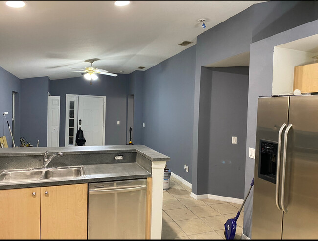 Building Photo - 11549 Crestlake Village Dr