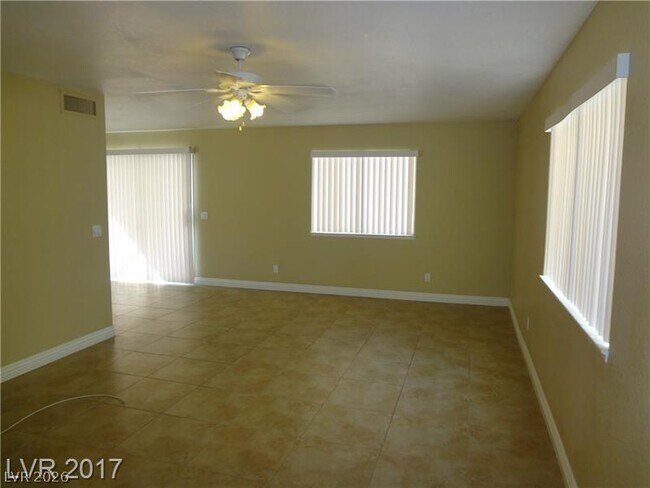 Foto del edificio - 7509 Bowles Dr