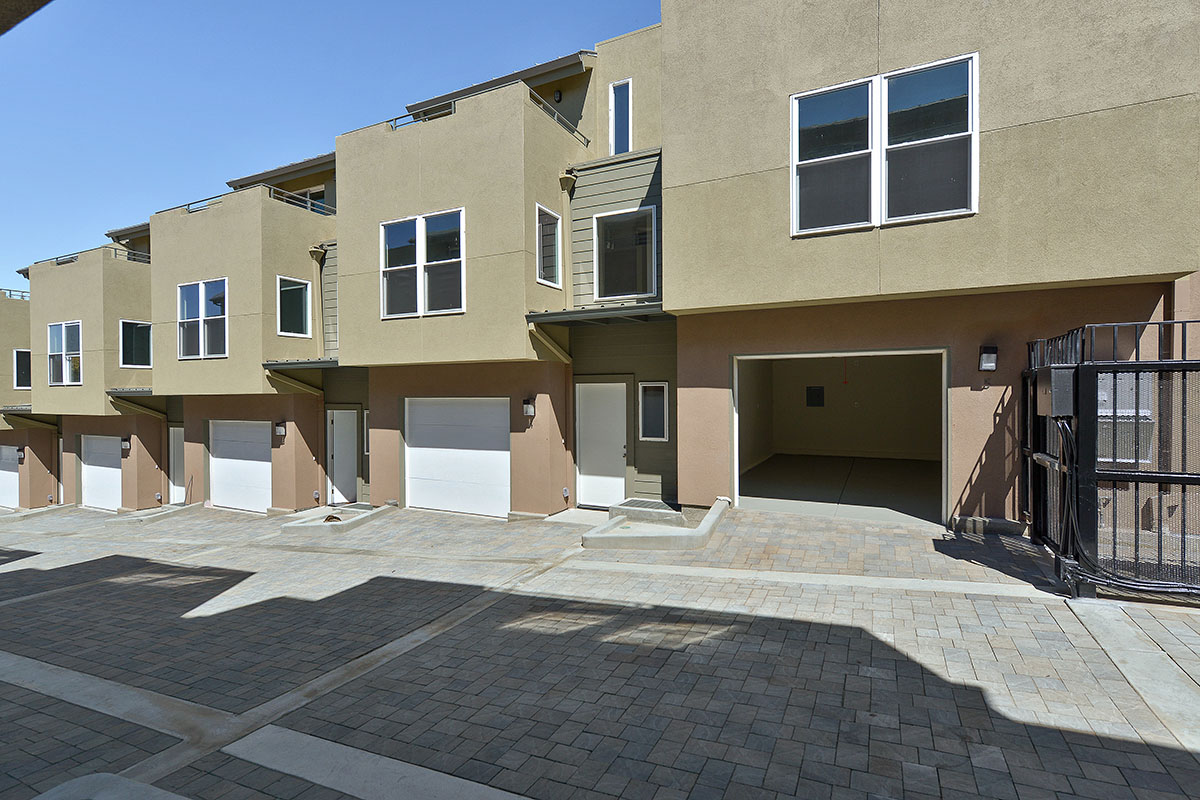 Primary Photo - 9849 Macarthur Blvd