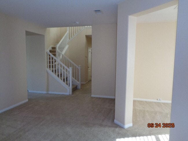 Foto del edificio - Spacious Quartz Hill 2 Story Home Offering 3663 sq. ft. and was Built in 2004