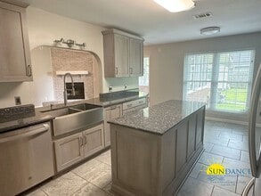 Building Photo - 109 Long Pointe Dr