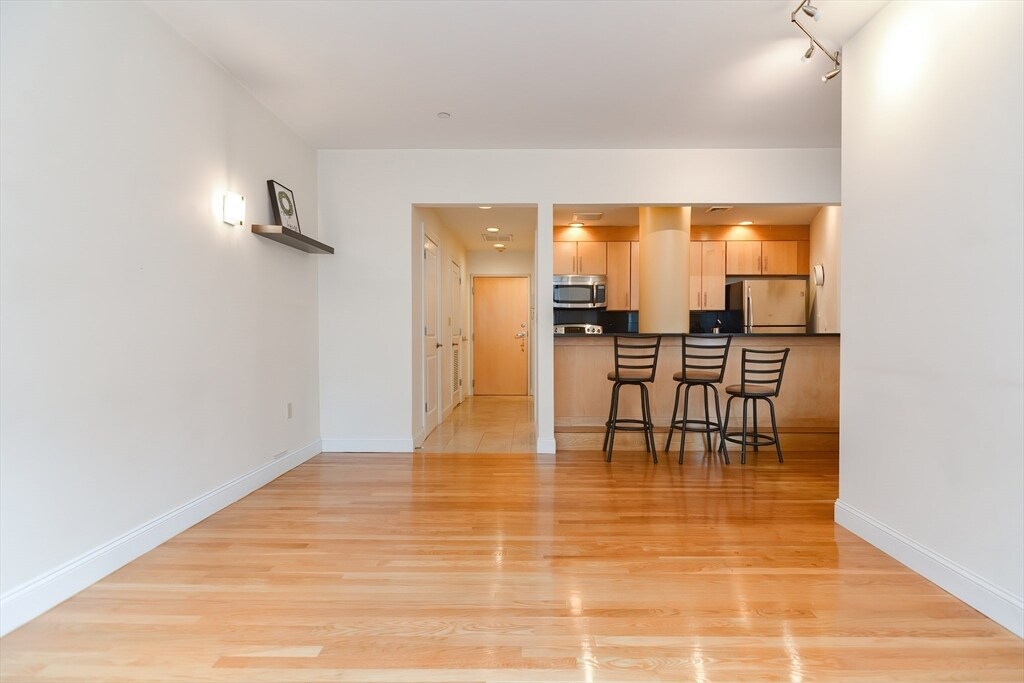 Primary Photo - 42 Beach St